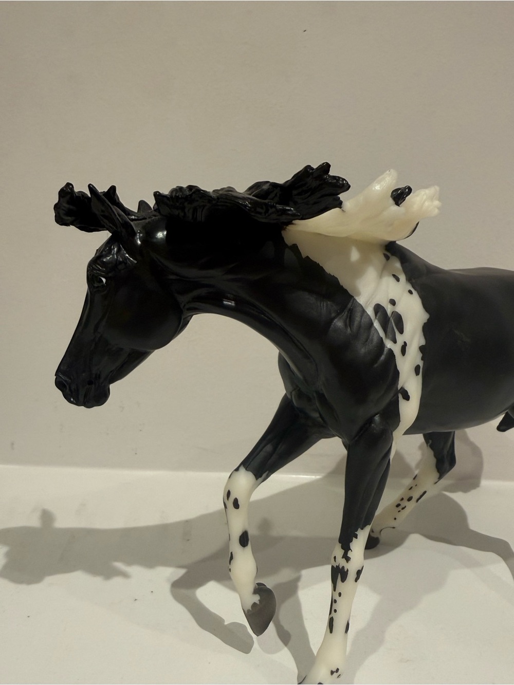 Breyer traditional “Paint me a Pepto” Model horse - Picture 8 of 9